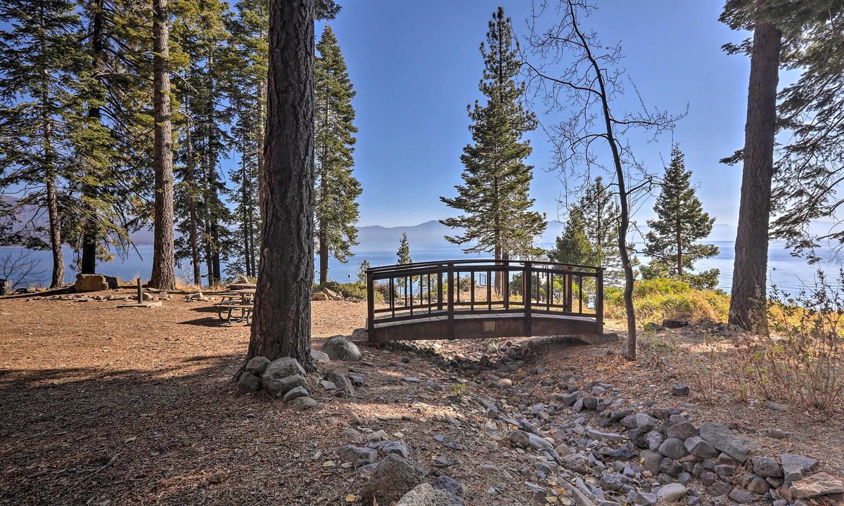 Cedar Flat Cottage | Carnelian Bay Home w/Hot Tub Near Tahoe Skiing
