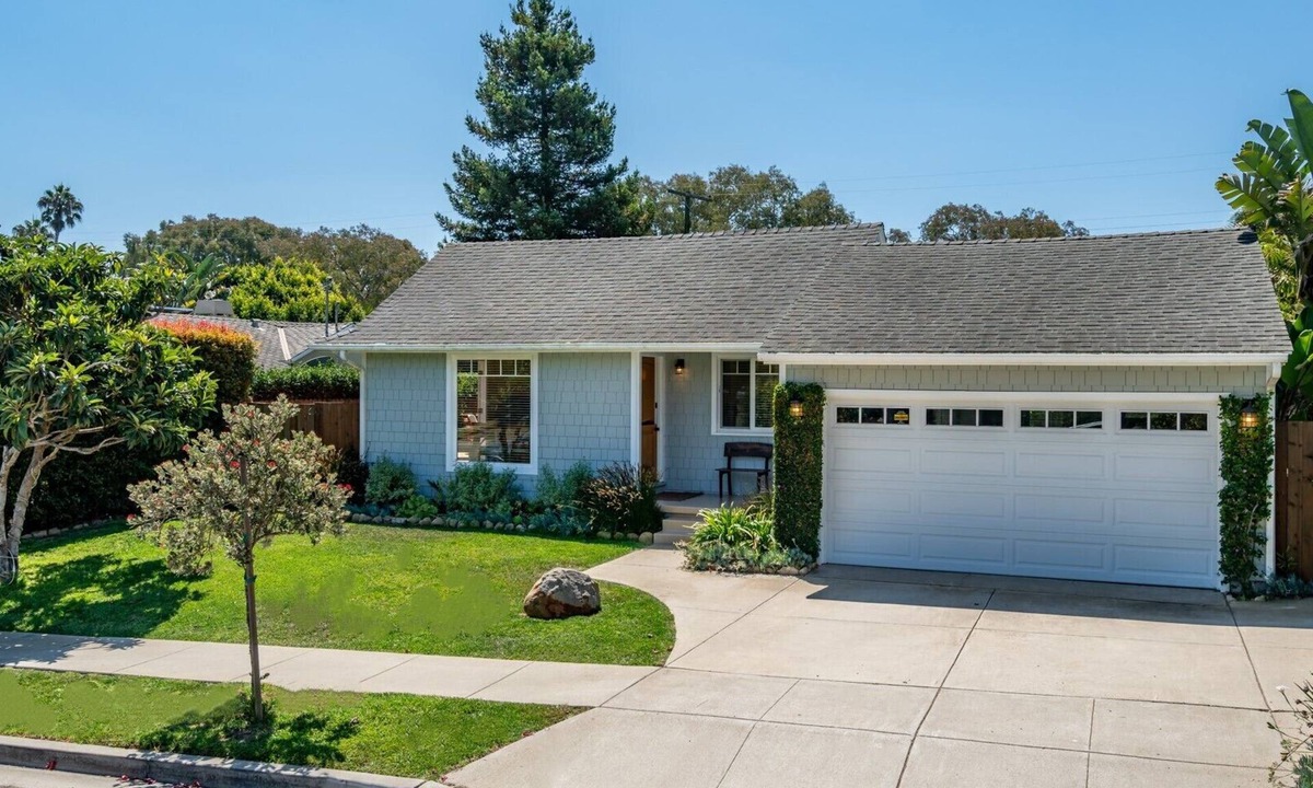 East Mesa House | Casa Azul - Coastal Charm in Shoreline Mesa Neighborhood