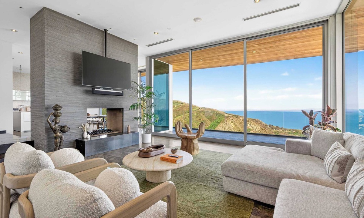 Malibu House | Casa Azure by Oraklus