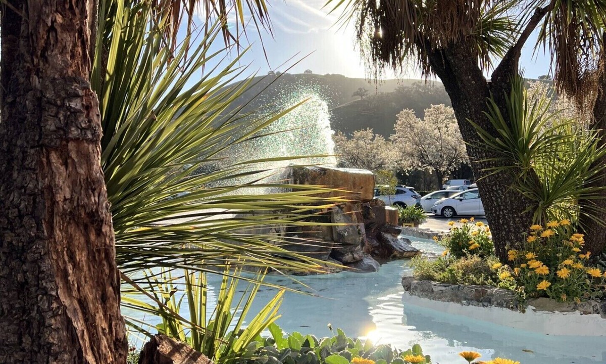 Hollister Hotel | Casa de Fruta Cabins, Inn & RV Park