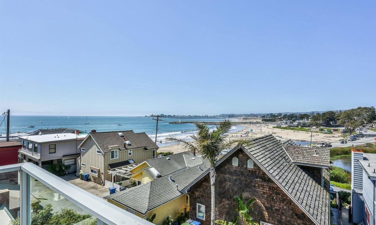 Eastside Santa Cruz House | Casa Grande overlooking Twin Lakes Beach