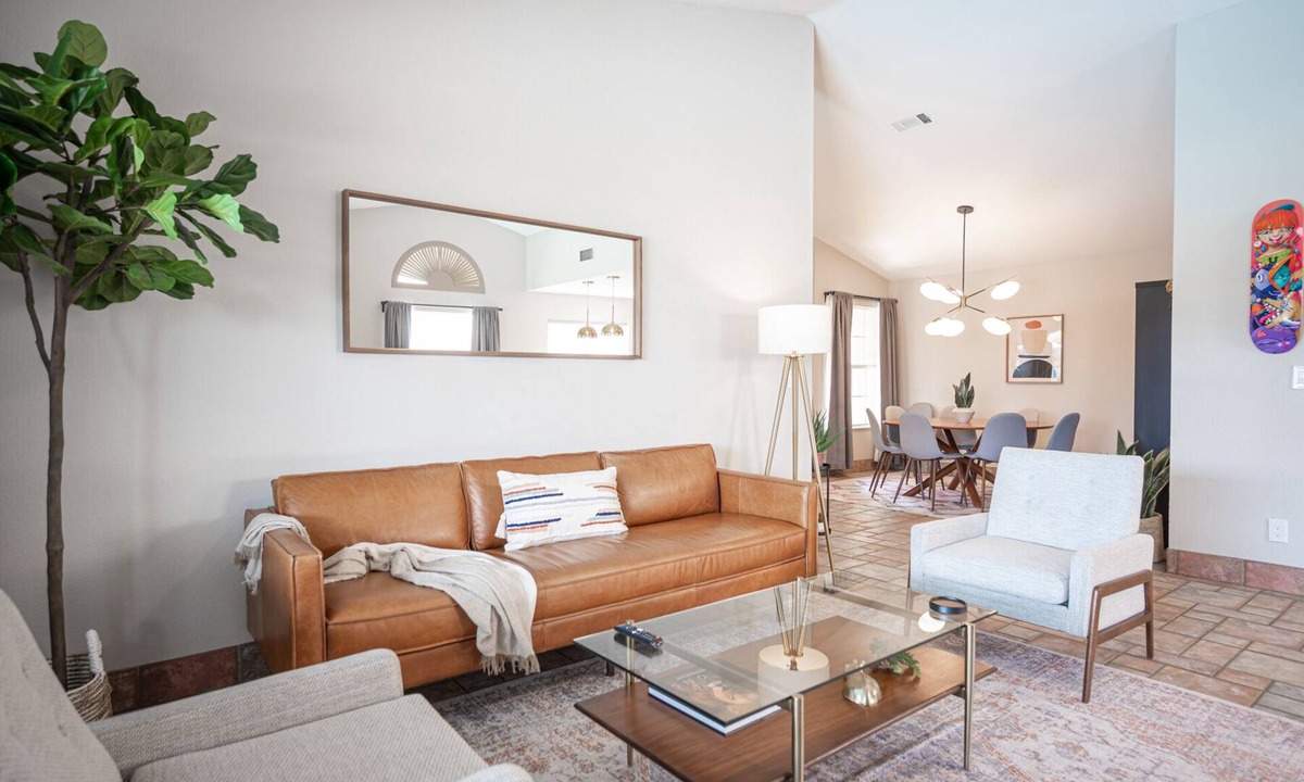 Paradise House | Casa Leon: 4BR House w/Pool near Strip!