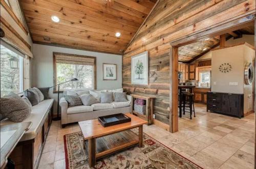 Shaver Lake House | Casita Getaway Family 1BR 1BA AC Stunning Views