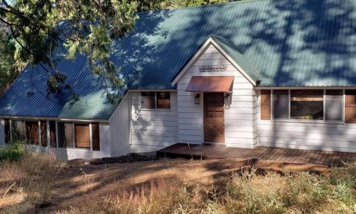 West Village Cabin | CC Cabin | Full Game Room, wrap Around Deck!