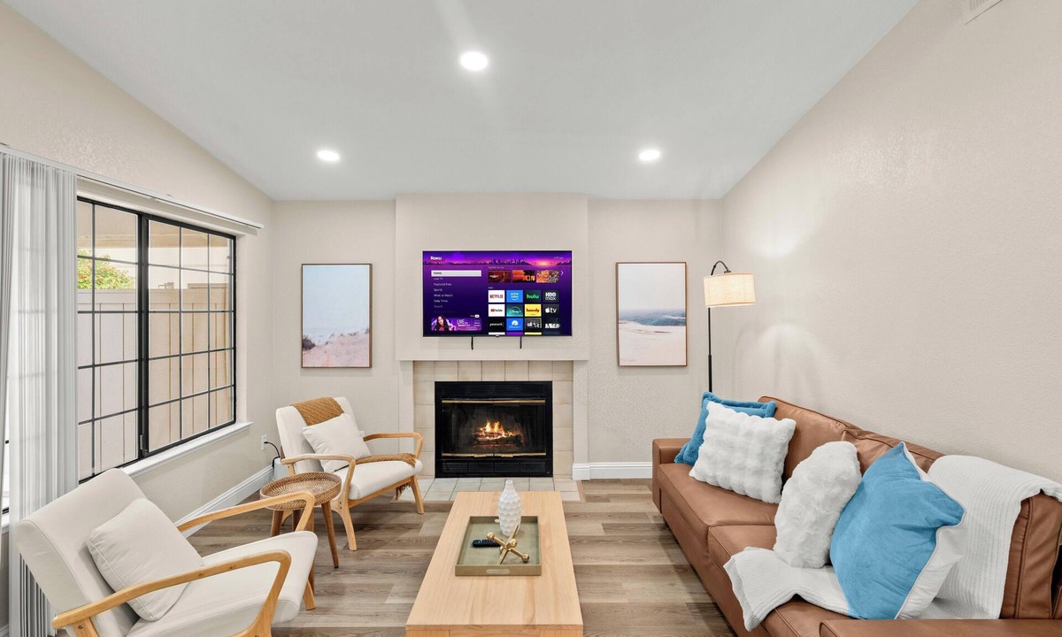 Elk Grove House | Central Elk Grove｜Newly Upgraded｜King Comfy Beds｜2 TVs｜Quiet NBHD｜Walk to Parks