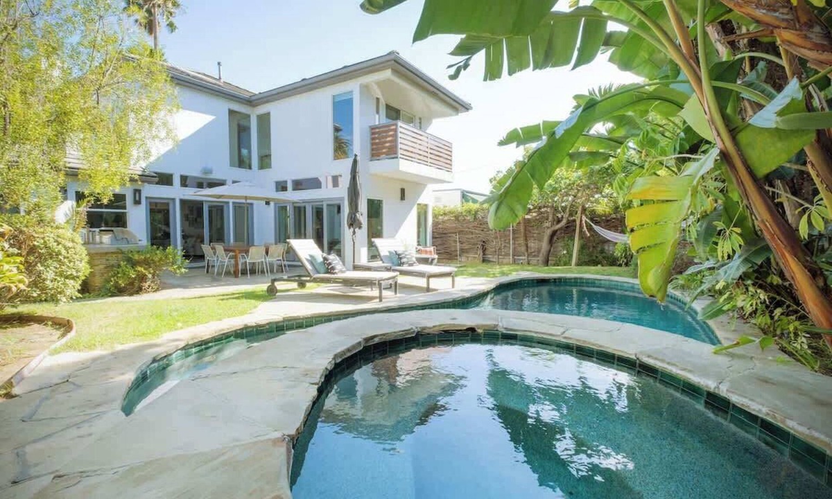 Westwood House | Central LA Luxe w/Resort Style Pool & HotTub