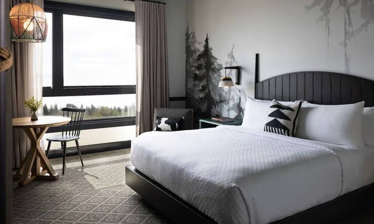 Merced Hotel | Central Valley Stay: Handcrafted Comfort, Historic Surrounds, Near Lake Yosemite