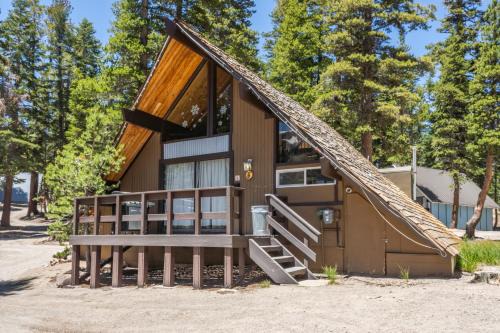 Mammoth Lakes Ski Chalet | Chalet 05 by Mammoth Mountain Chalets
