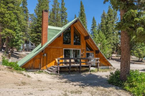 Mammoth Lakes Ski Chalet | Chalet 07 by Mammoth Mountain Chalets