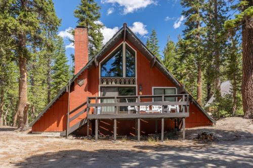 Mammoth Lakes Ski Chalet | Chalet 14 by Mammoth Mountain Chalets
