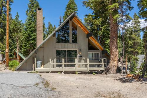 Mammoth Lakes Ski Chalet | Chalet 15 by Mammoth Mountain Chalets