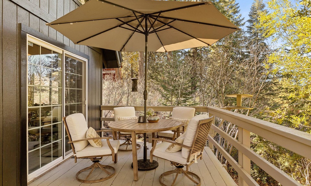 Green Valley Lake House | Chalet Vino | Close to Snow Valley Mountain Resort