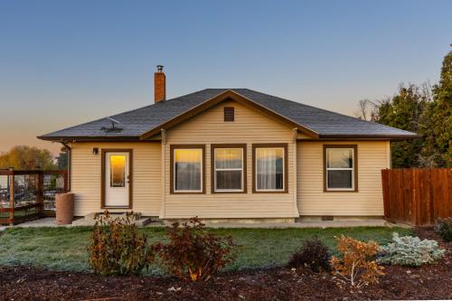 Canyon County Villa | Charming 1920's Cottage