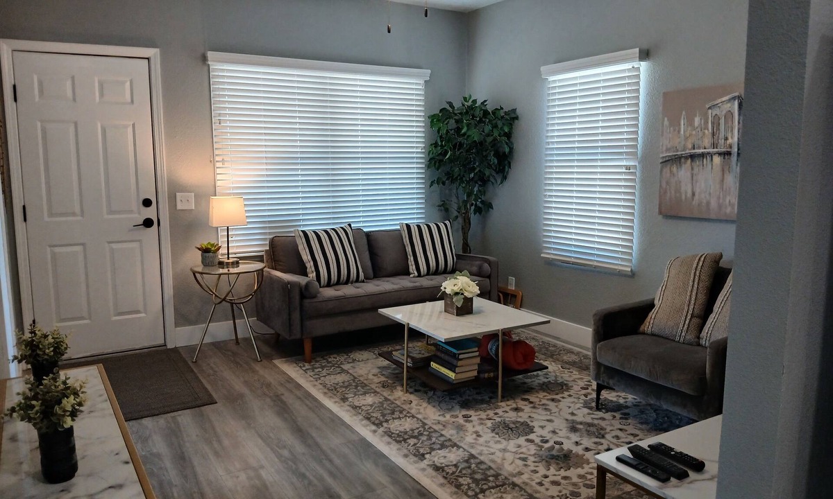 Atwater House | Charming 2-bedroom house with WiFi, AC in lovely Atwater