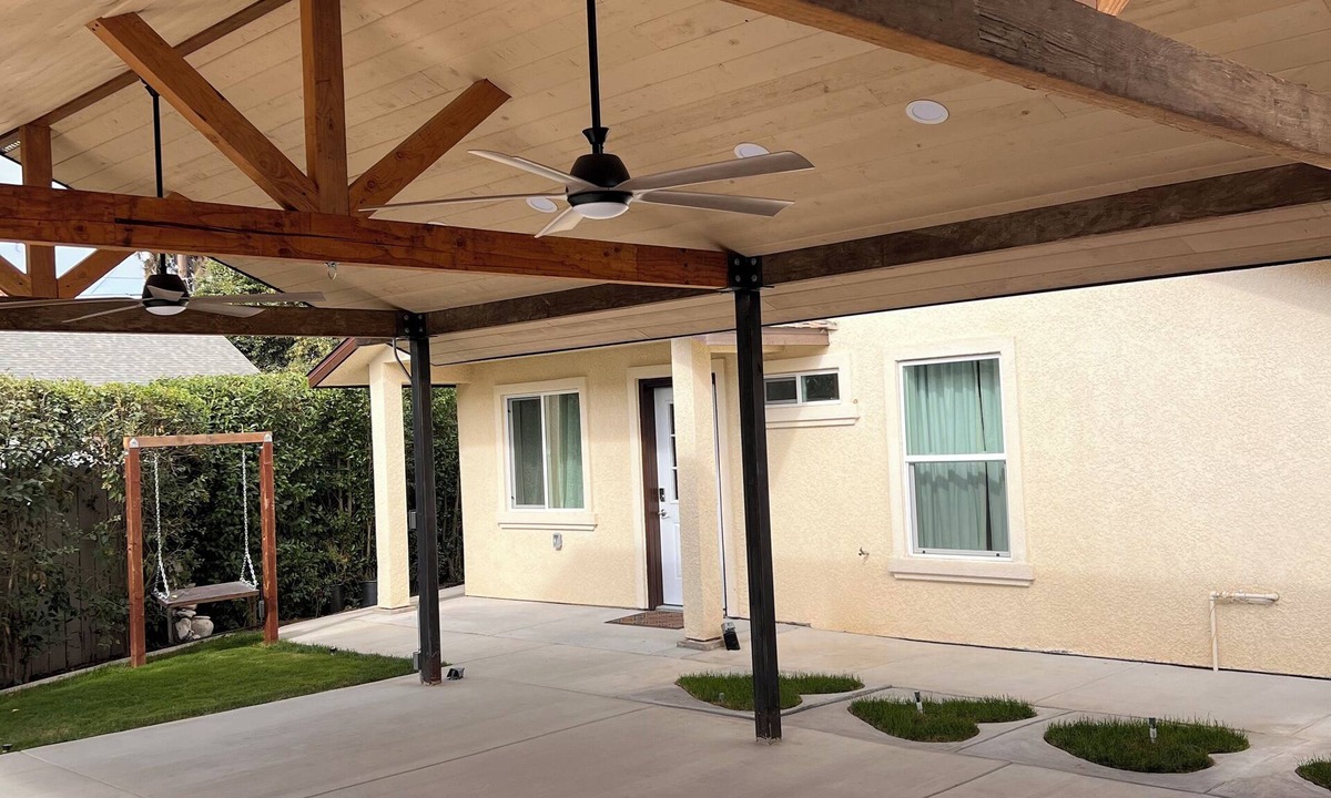Tulare House | Charming 2- bedroom house close to sequoia national park with EV charging