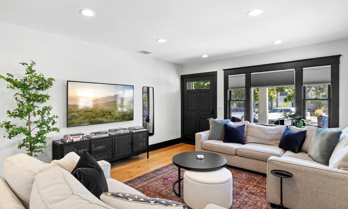Mid City House | Charming 3BR in Heart of LA with Spacious Backyard