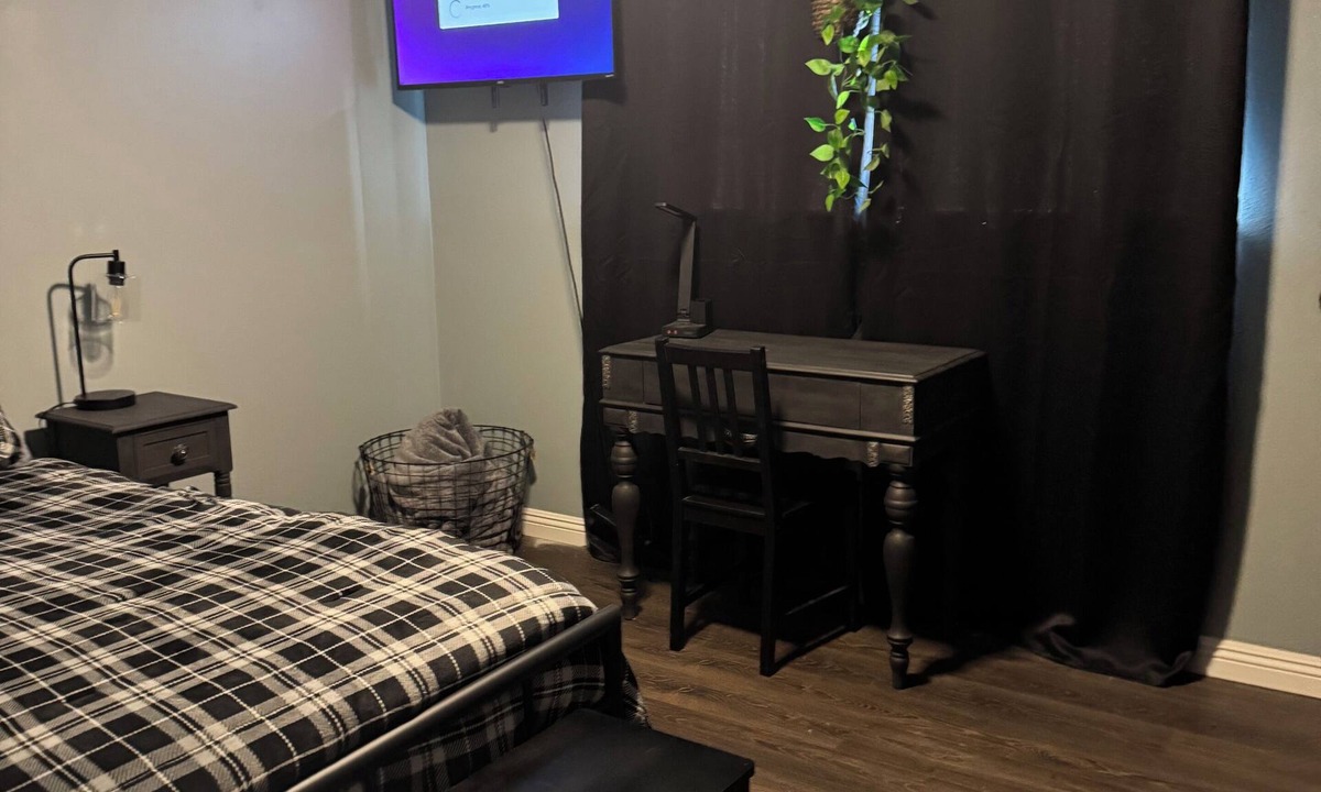 Apple Valley House | Charming bedroom with WiFi, AC in serene Apple Valley