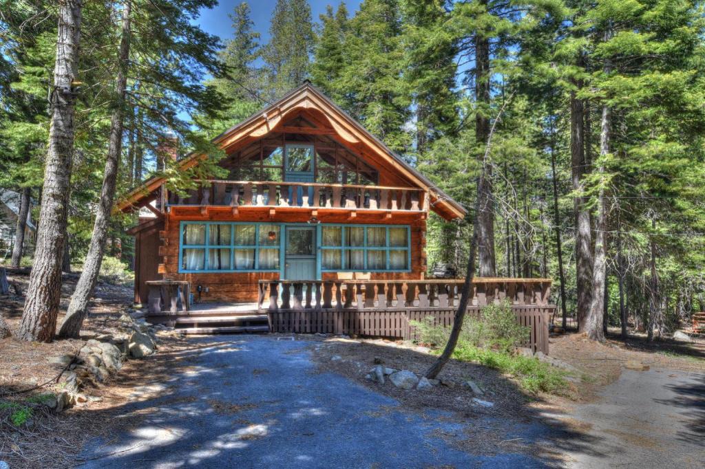 McKinney Estates House | Charming Cascade Chalet