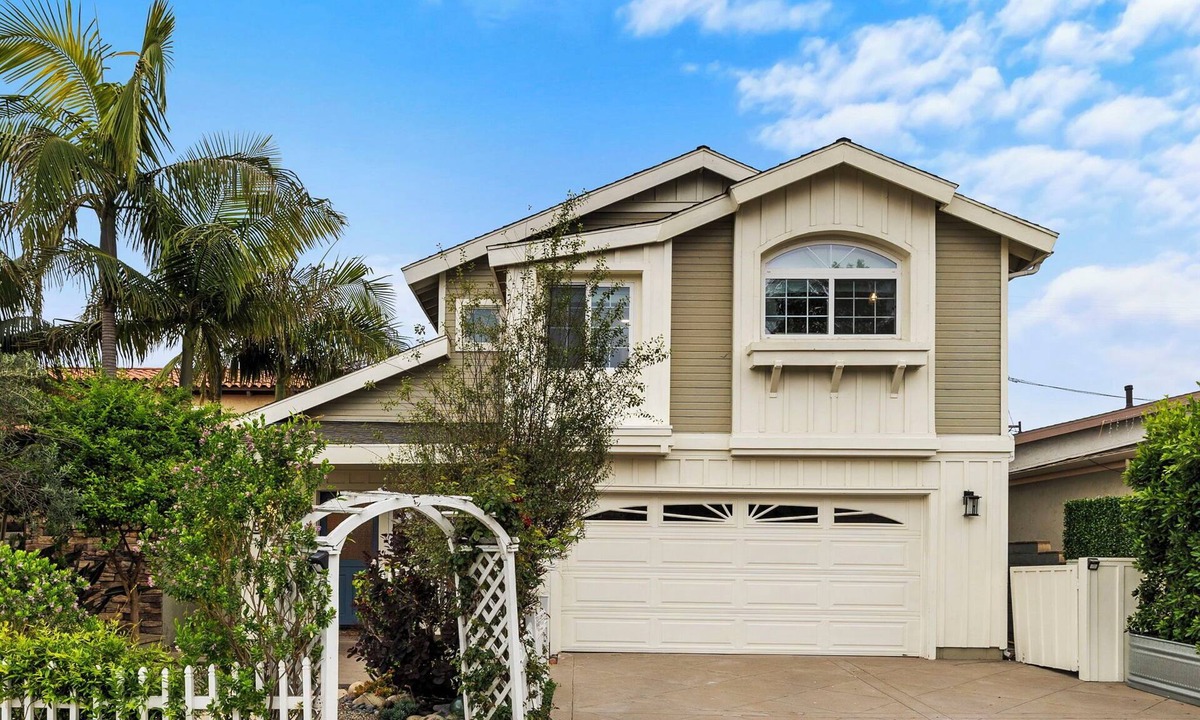 Capistrano Beach House | Charming Coastal Retreat New Remodel - 3BR 3 BA Near Dana Point Harbor & Beaches