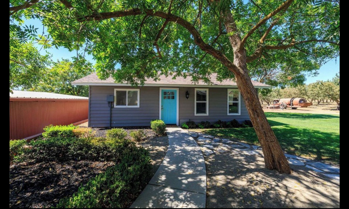 Waterford Cottage | Charming cottage located on a secluded farm nestled between SFO and Yosemite NP!