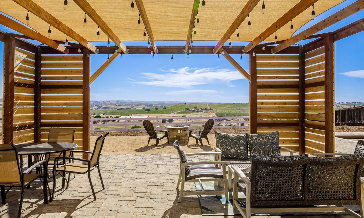 Paso Robles Cottage | Charming cottage with beautiful vineyard views, BBQ, & bocce ball court