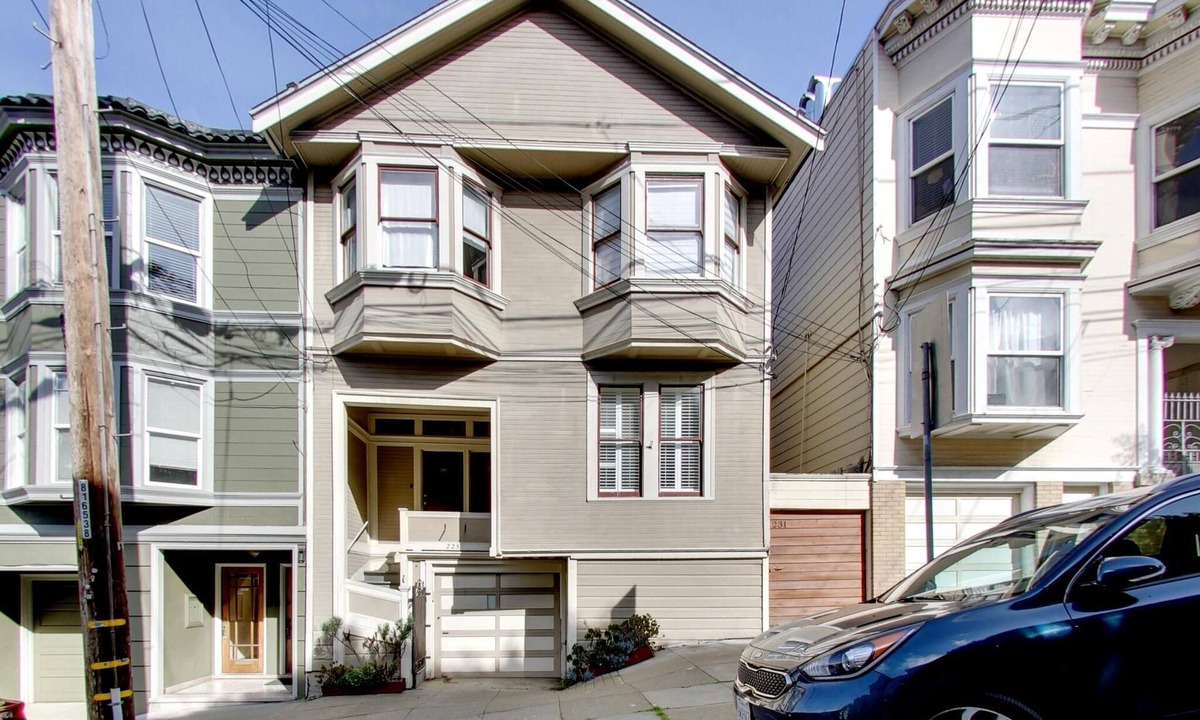 Dolores Heights House | Charming, Fully Updated 1-Bedroom in the Castro with Private Deck & City Views