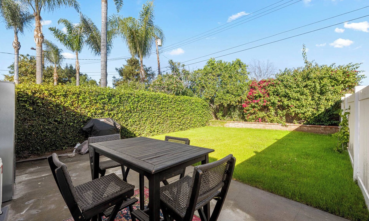 Canoga Park House | Charming New 1BR Hideaway in Canoga Park with Full Kitchen & Peaceful Backyard
