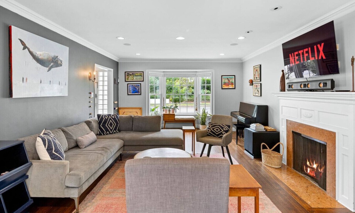 Westwood House | Charming Traditional Westwood 3BR Beautiful Garden