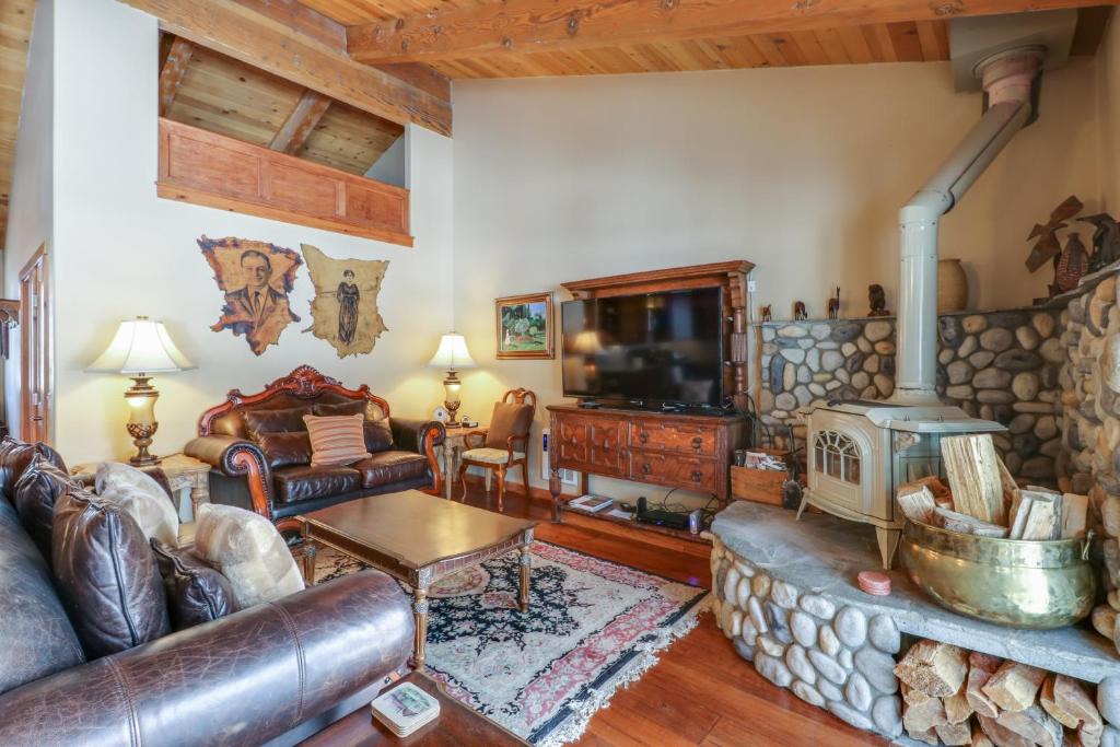 Mammoth Lakes Apartment | Chateau Blanc 23