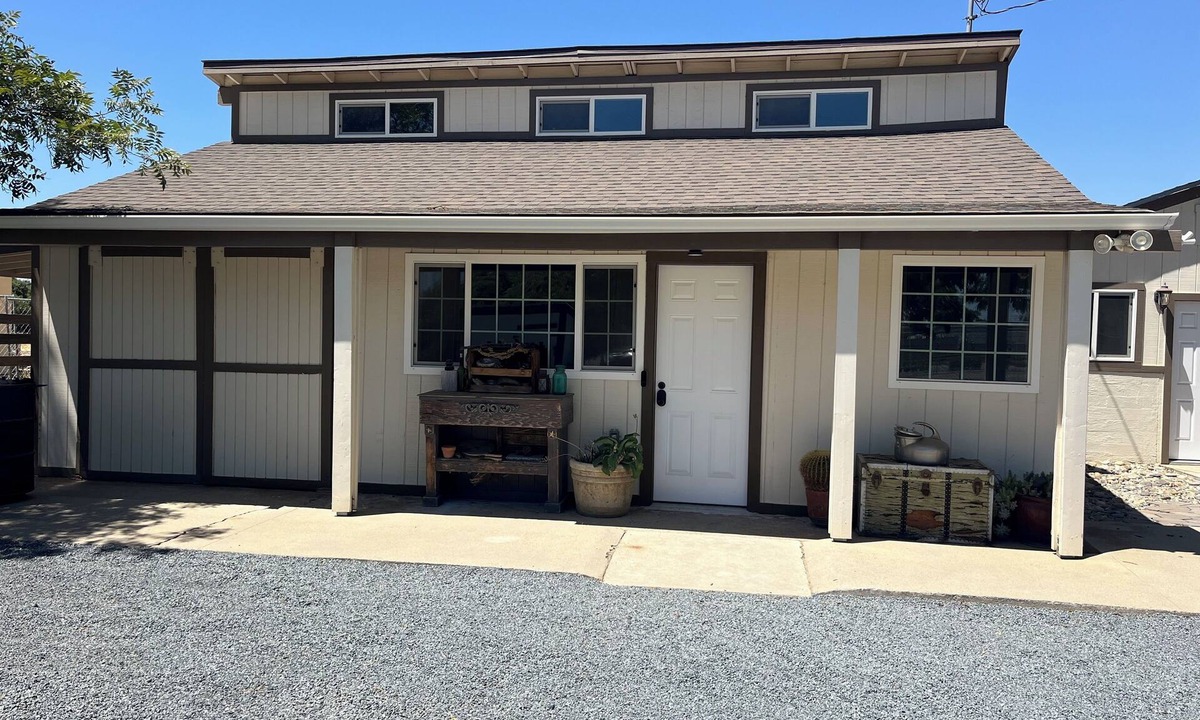 Raisin House | Clean Country Home. 3 bedroom home in a quiet side of Fresno close to amenities.