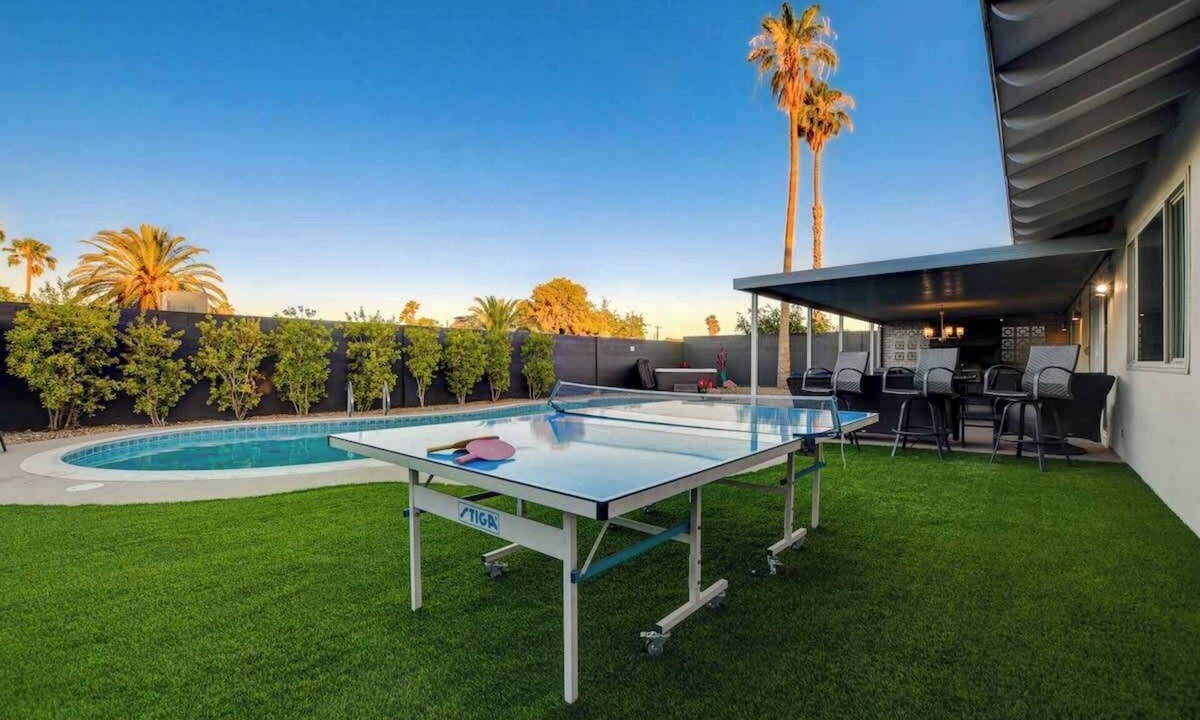 Las Vegas House | Close to Strip! Pool, Spa, Roulette Table, Golf