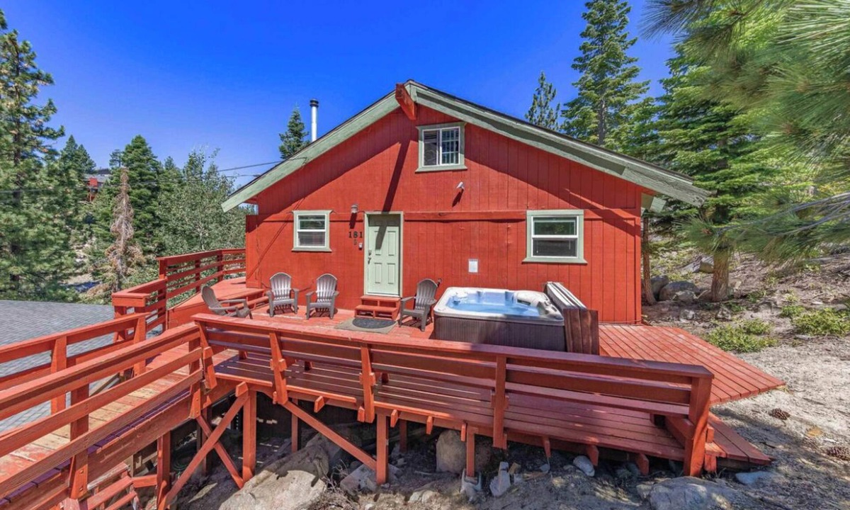 Tahoe Village Cabin | Close to the Heavenly Lifts, Lake, Casinos, Shops and More!!