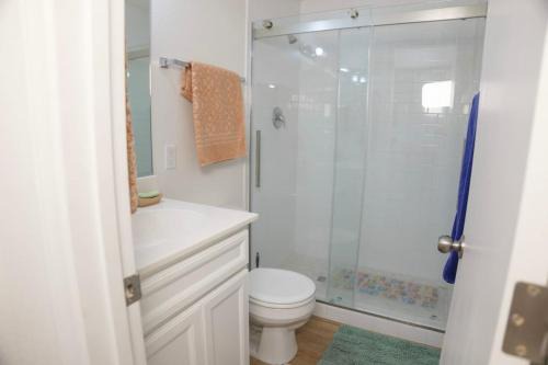 Sunrise Manor House | Close to the strip