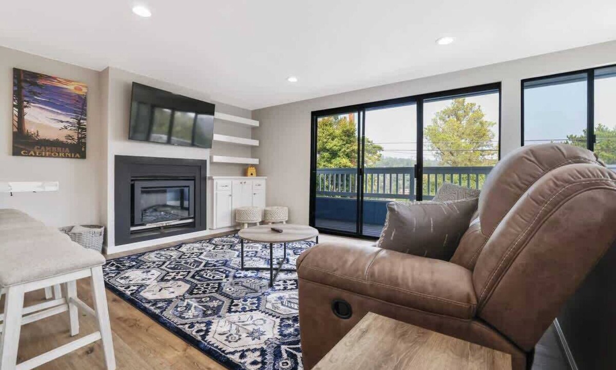 Park Hill House | Coastal Pines Chalet by Moonstone Beach