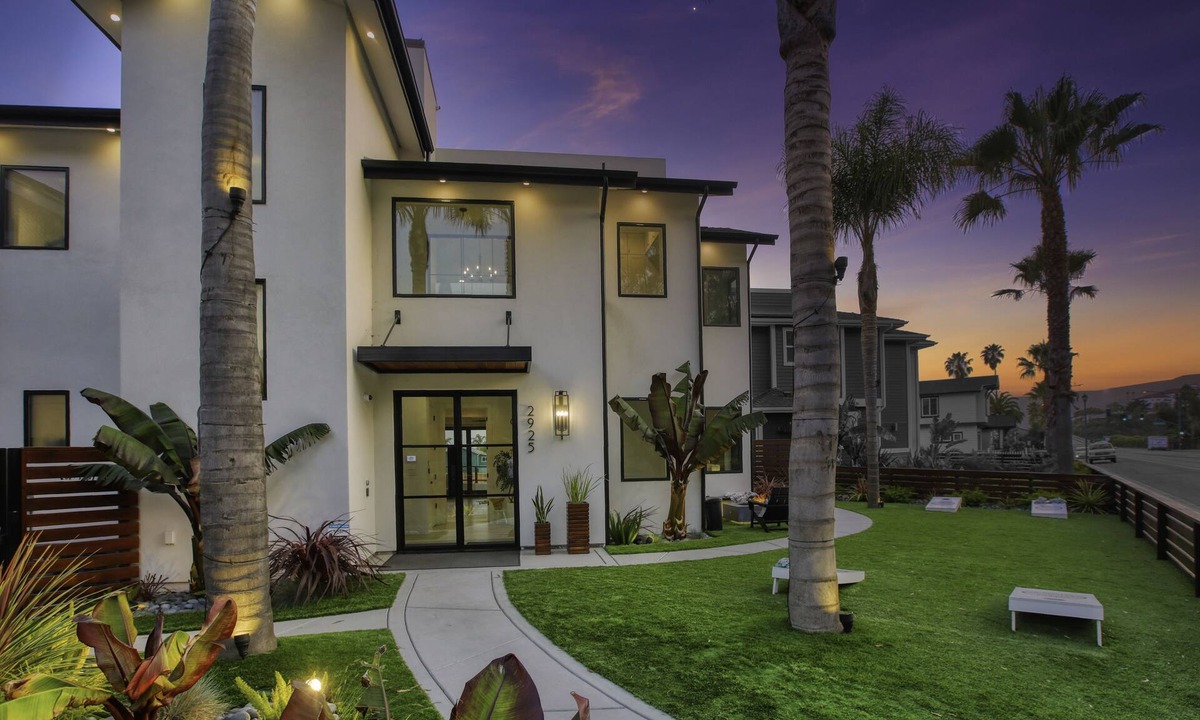 Avila Beach House | Cobbo's Beach House - WOW/Luxe/HOT TUBS/Views/STEPS TO BEACH