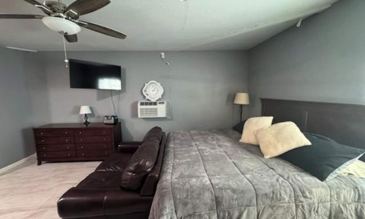 Las Vegas Apartment | Come & stay at your private Oasis where your comfort is our number 1 priority!
