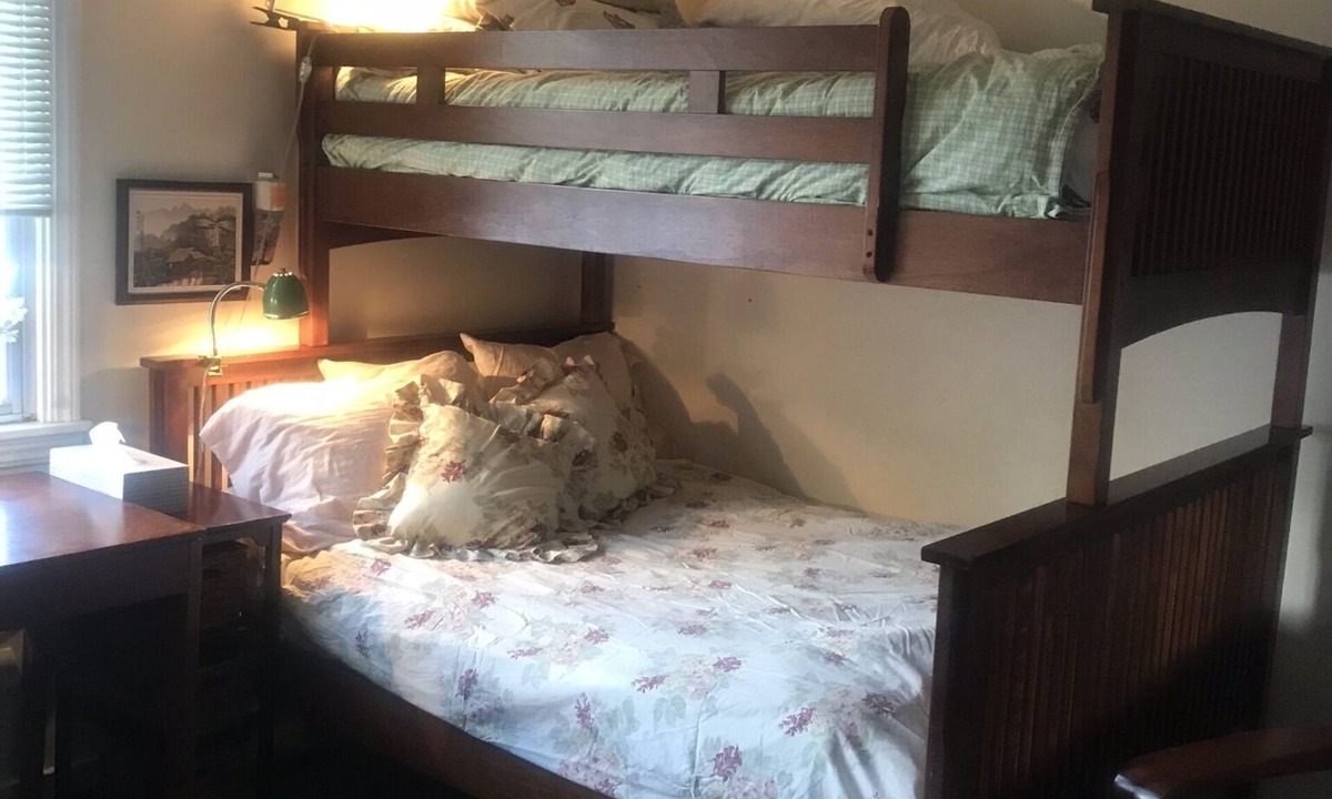 Oak Manor House | Come to the coolest town in the Bay Area