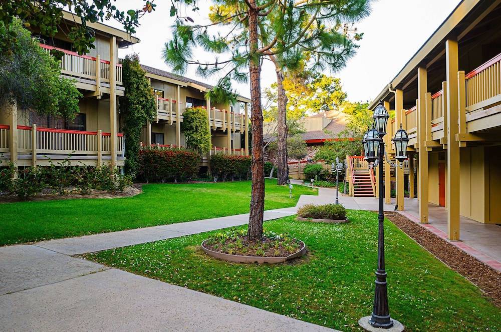 Monterey Hotel | Comfort Inn Monterey Peninsula Airport