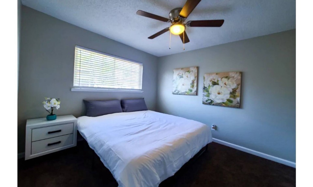 Clovis House | Comfortable Modern Duplex with Great Amenities
