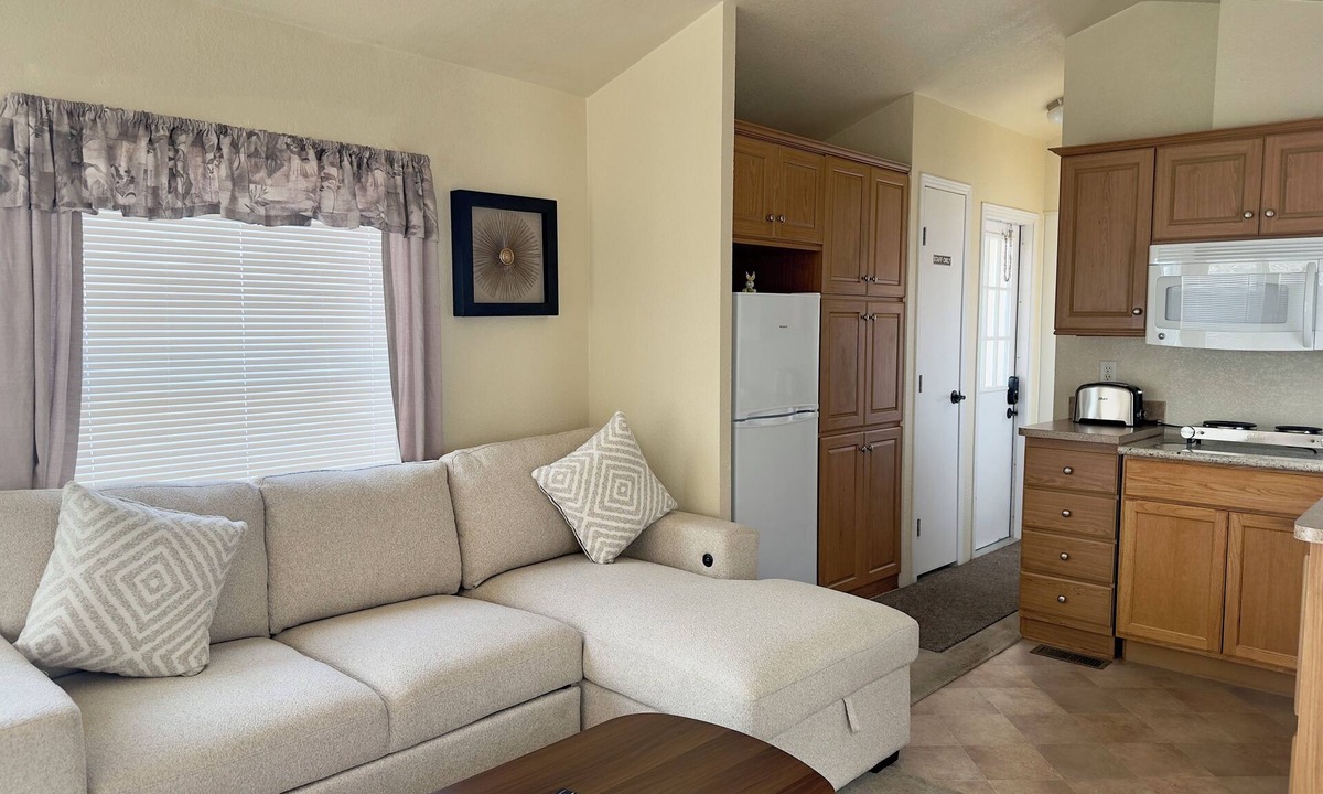 Hanford House | Comfy 1-bedroom mobile home in Hanford near Downtown