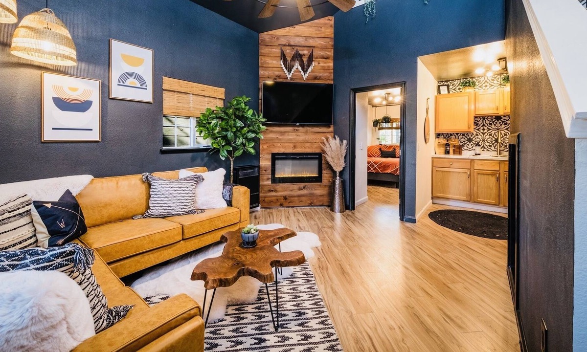 Sierra Village House | Compass✦EAST A/C WiFi Hike Swim Ski Explore Pinecrest