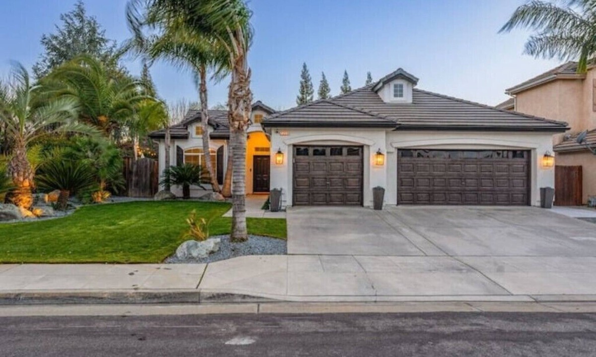 Raisin House | Contemporary Home in Best location!