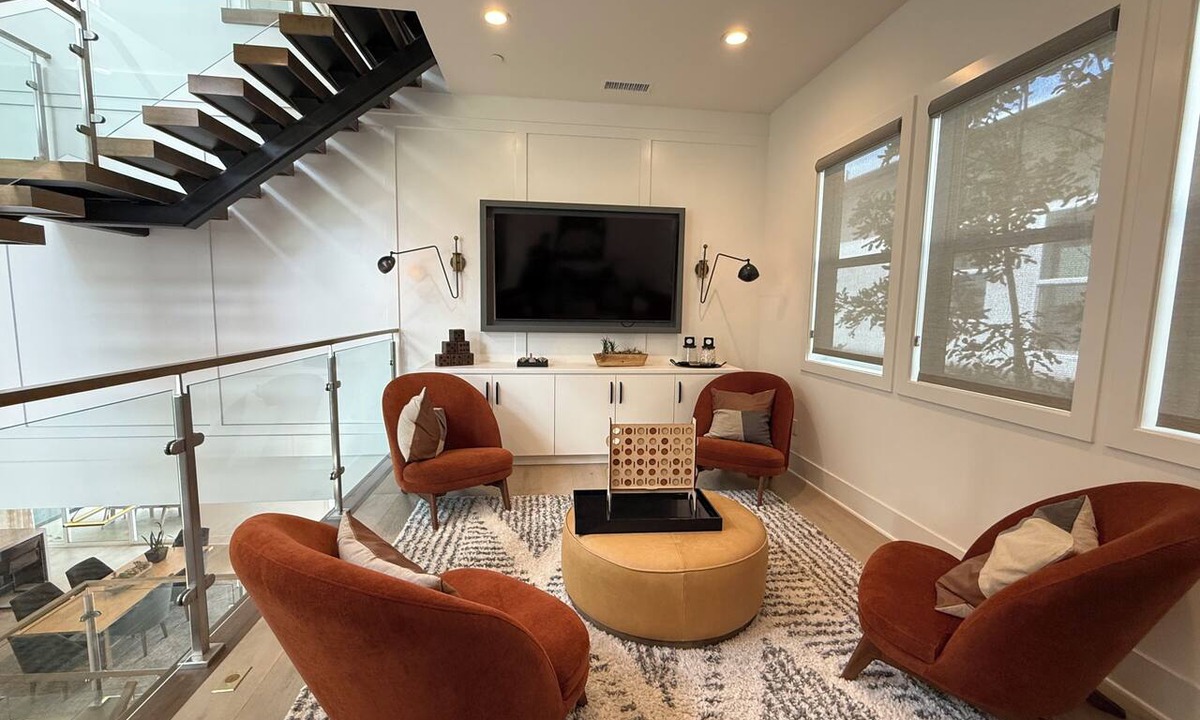 Montebello House | Contemporary Luxury Villa with Panoramic City Views in Montebello