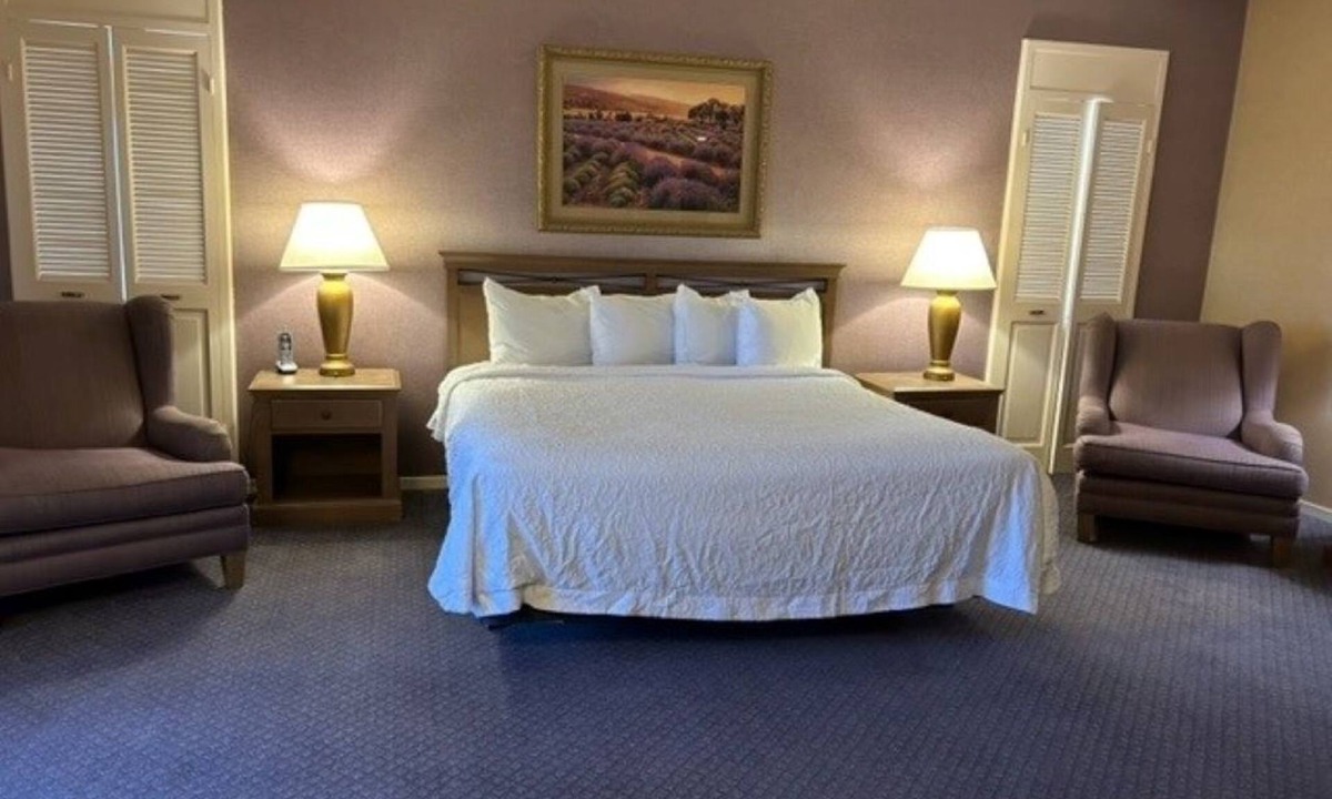 Raisin Hotel | Convenient Fresno Getaway Near Airport and Fresno Art Museum - 3.3 miles