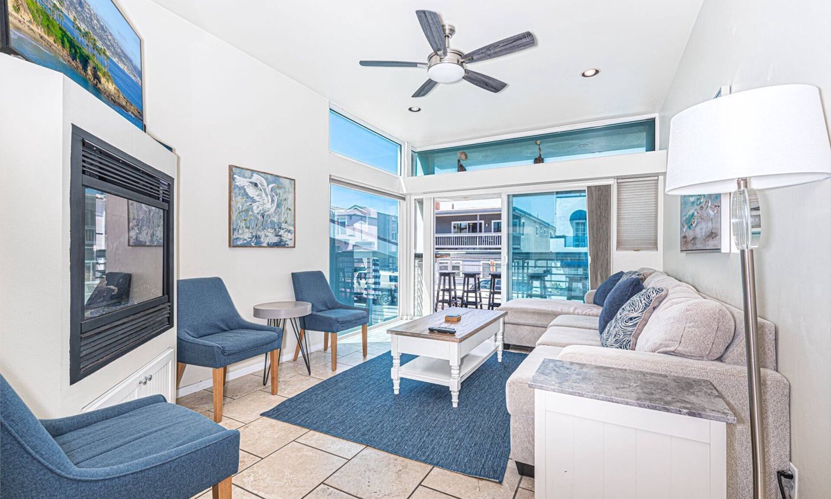 West Newport House | Cool Coastal Tri-Level Condo with Ocean Views! Right Side