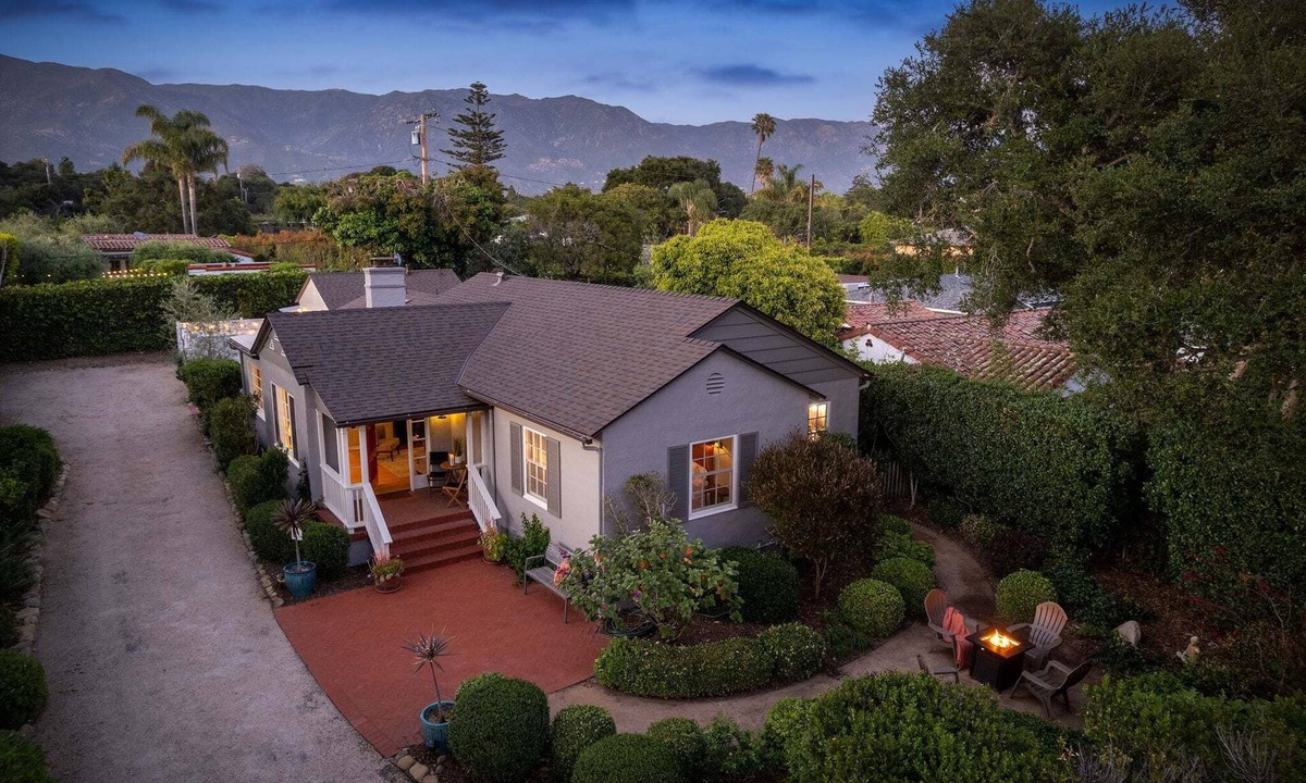 Montecito House | Coral By The Coast | Spacious & Just Minutes to Butterfly Beach
