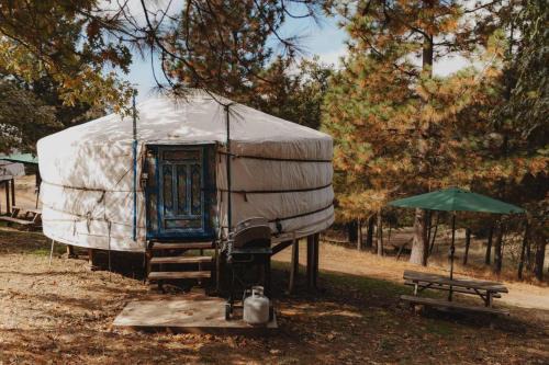 Dunlap House | Cosy yurt at a nature retreat in Dunlap CA