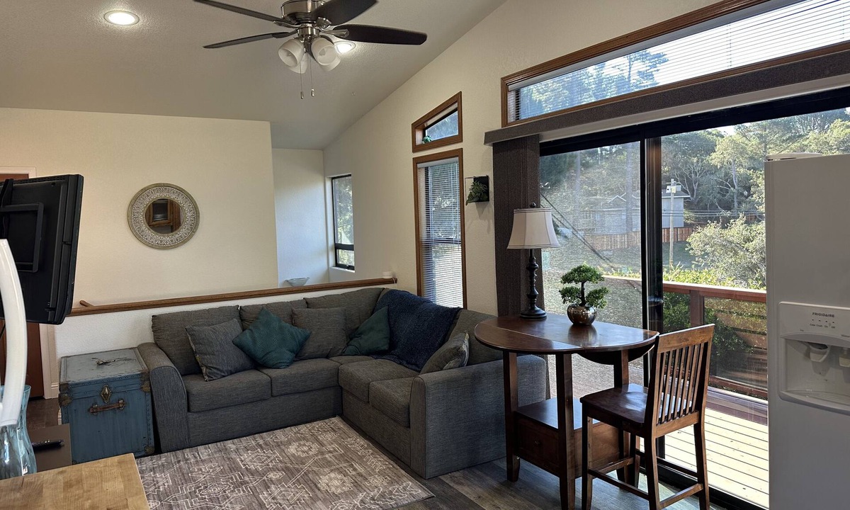 Marine Terrace House | Cottage By The Sea And Trails. Blocks from the Fiscalini Preserve.