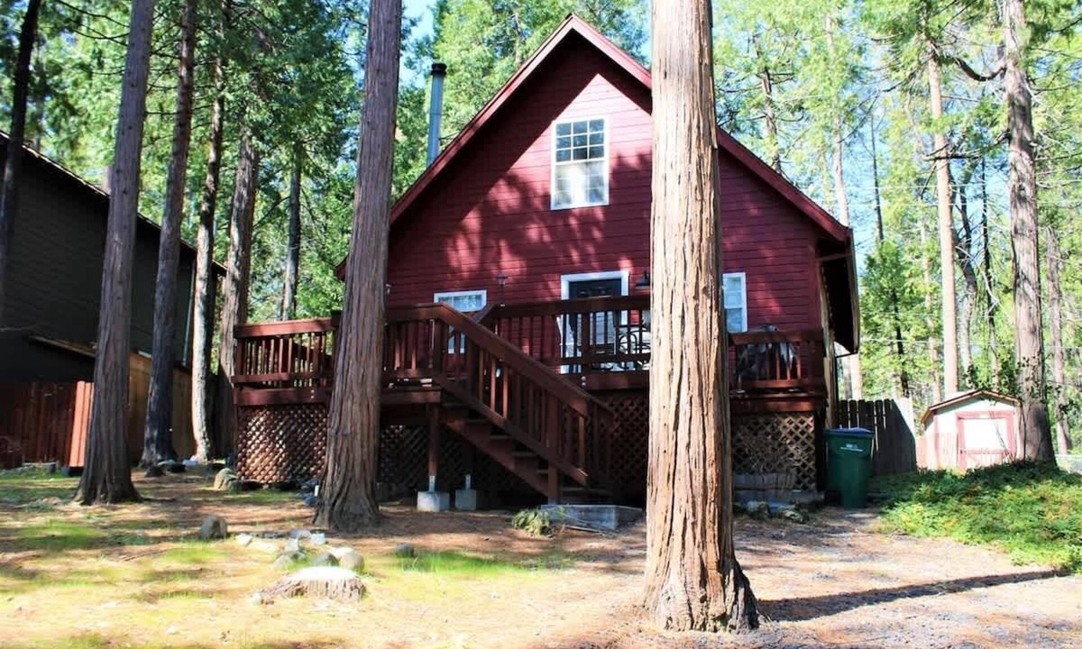 Twain Harte House | Cottage in the Pines – Cabin w/Lake Access & Fenced Yard in Twain Harte