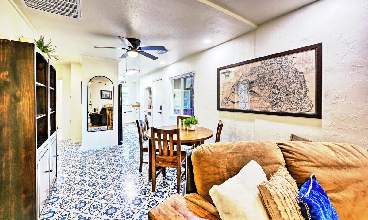 Woodlake House | Country Farmhouse in Woodlake - close 2 Sequoia Park, Three Rivers & Lake Kaweah
